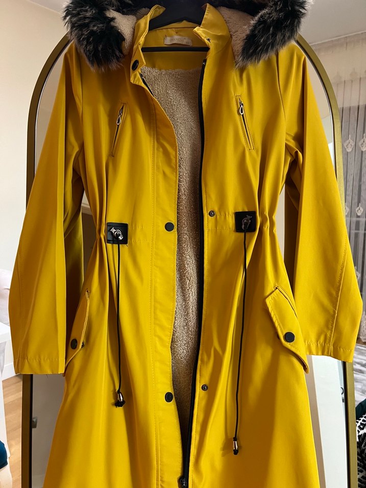 Sarı Midi Boy Kürk Detaylı Kadın Yağmurluk - Görsel 2