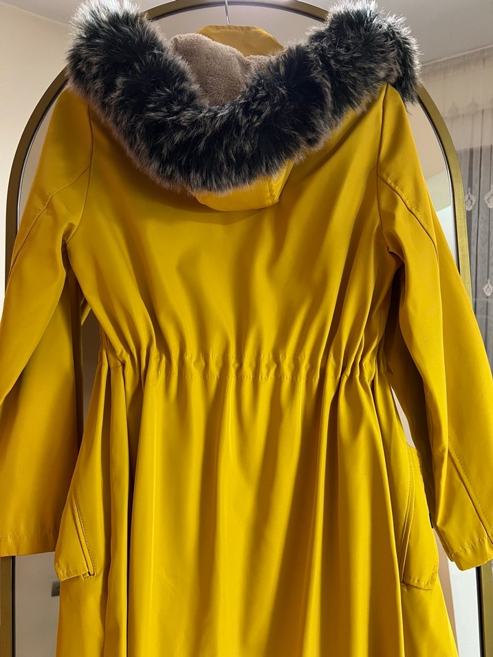 Sarı Midi Boy Kürk Detaylı Kadın Yağmurluk - Görsel 5