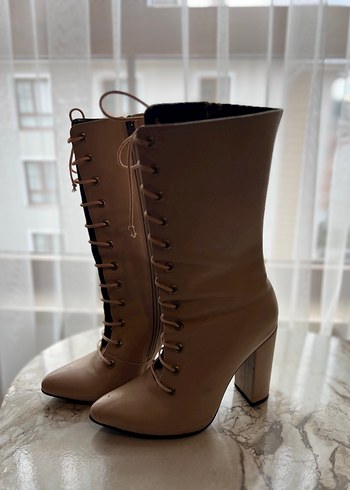 Bej Deri Bağcıklı Stiletto Topuklu Kadın Çizme