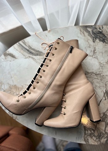 37 Beden ten rengi Renk Bej Deri Bağcıklı Stiletto Topuklu Kadın Çizme