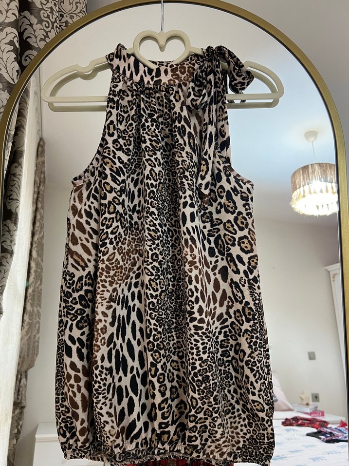 Kahverengi Leopar Desenli Sıfır Kollu Bluz - Görsel 3