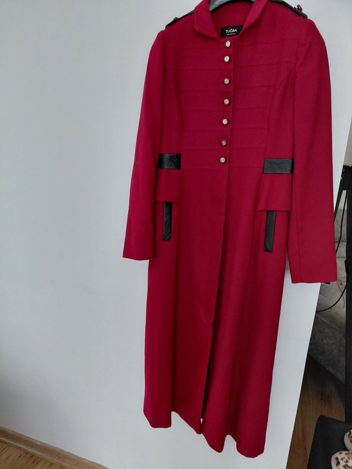 BORDO DÜĞMELİ  UZUN  KADIN MANTO
sadece birkez giyildi - Görsel 2