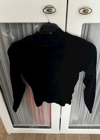 Siyah Boğazlı  Kısa Kadın Kazak - Görsel 3