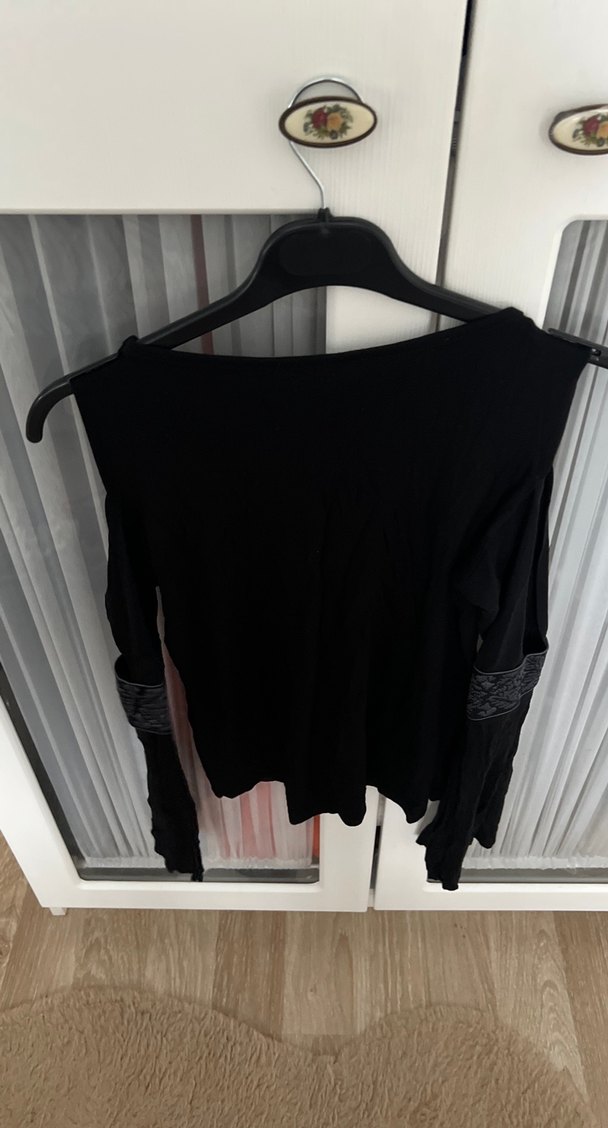 V Yaka Siyah Uzun Kollu Gotik Bluz - Görsel 3