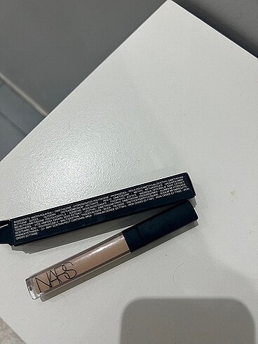  Beden Renk Nars Radiant Creamy Concealer light 2.3