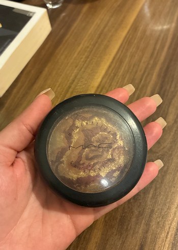 MAC Koyu Bej Allık