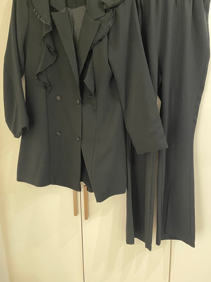 Uzun Siyah Kadın Blazer Ceket Fırfırlı - Görsel 2