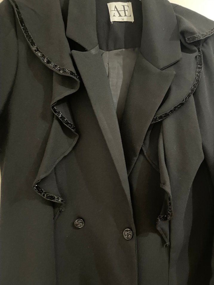 Uzun Siyah Kadın Blazer Ceket Fırfırlı - Görsel 3