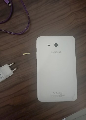 Beyaz Samsung Tablet ve Şarj Aleti - Görsel 4