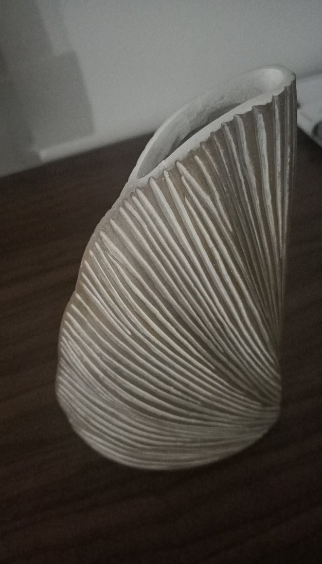 Bej ve Gri Desenli Dekoratif Vazo - Görsel 3