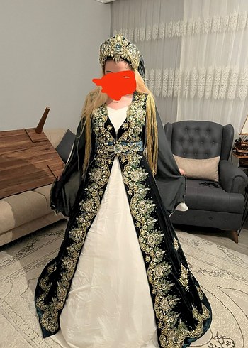 Armine Uzun Beyaz Nakışlı Straplez Kadın Bindallı