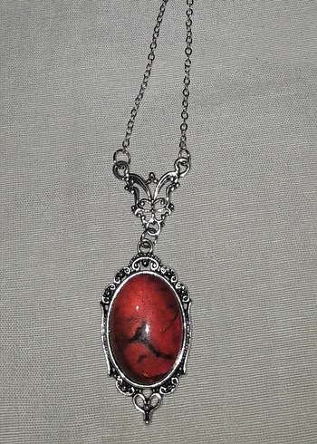 Uzun Zincirli Koyu Kırmızı Gotik Kolye