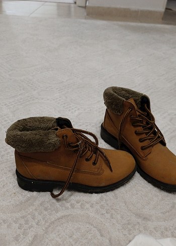 Kahverengi Süet Kürklü Kadın Botu - Görsel 4