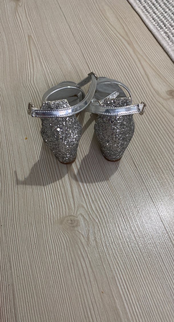 Gri Metal Tokalı İnce Topuklu cocuk Ayakkabı - Görsel 2