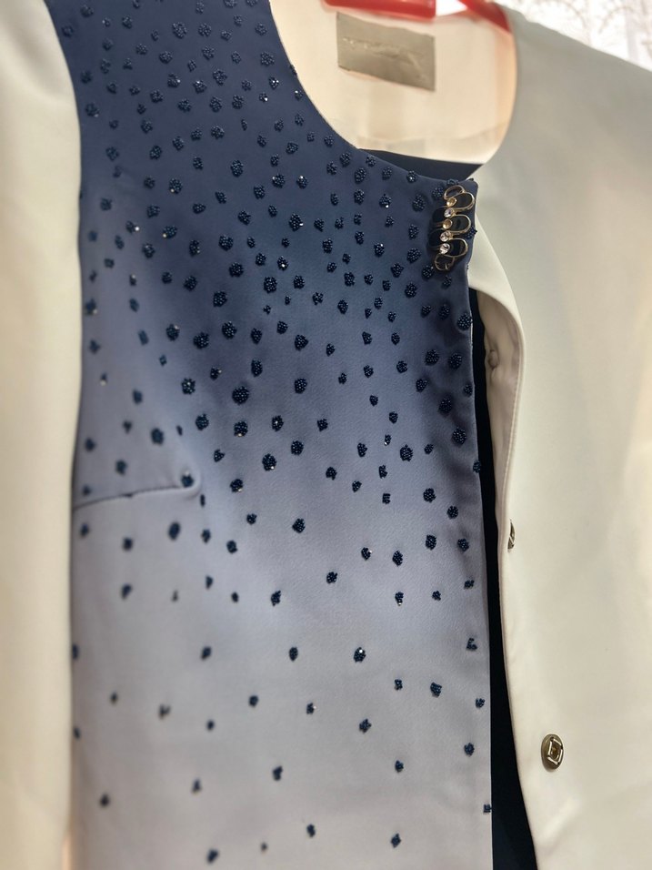 Düğmeli Yakalı Beyaz Midi Ceket Pantolon Takım - Görsel 2