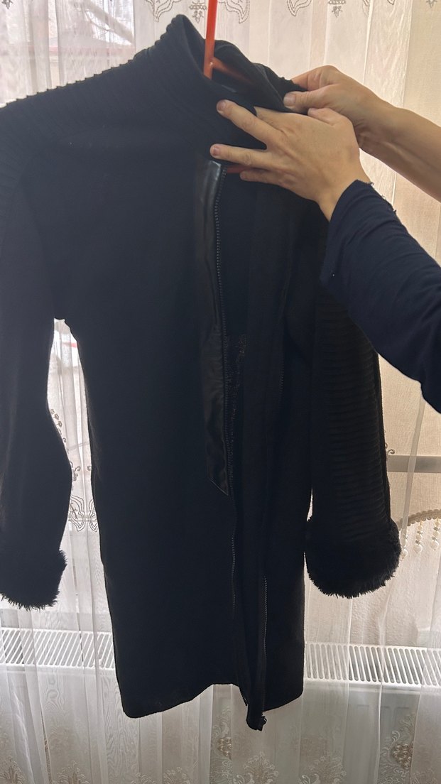 Kürk Detaylı Siyah Midi Kadın Hırka - Görsel 4