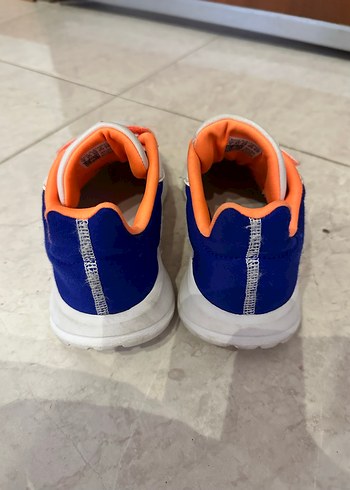 35 Beden beyaz Renk Adidas Erkek Çocuk Beyaz Renkli Cırt Cırtlı Spor Ayakkabı
