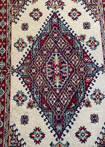 Çok Renkli Desenli Geleneksel Halı - Görsel 2