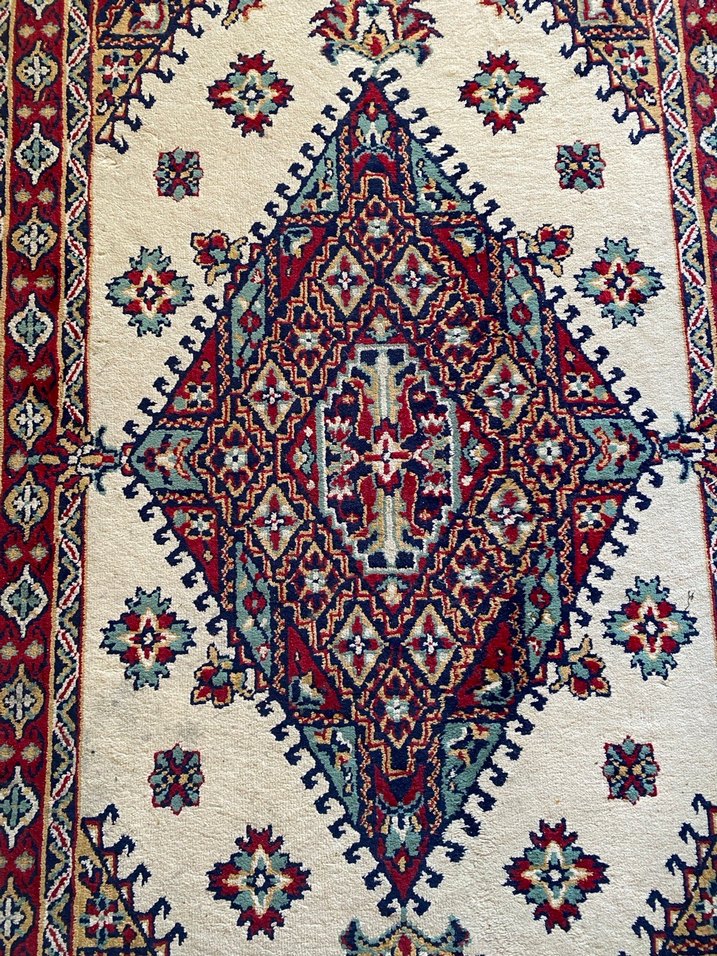 Çok Renkli Desenli Geleneksel Halı - Görsel 2