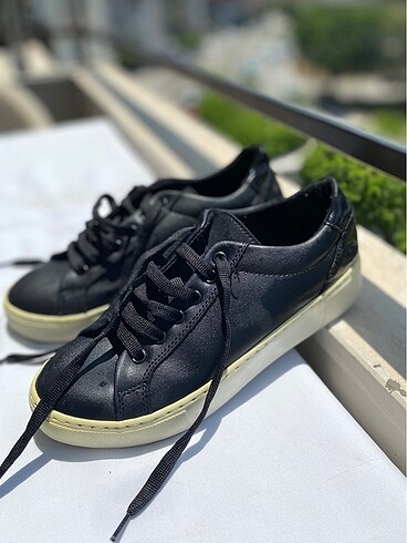 Hotiç Yaya Tarzı Siyah-Beyaz Sneaker 37 Numara | Şehir Stili