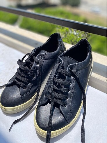 Yaya Tarzı Siyah-Beyaz Sneaker 37 Numara | Şehir Stili