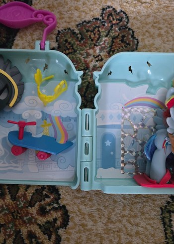 Rainbow Dash ve Eşyalı Oyun Çantası
