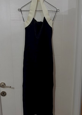 Siyah Beyaz Uzun Halter Yaka Elbise - Görsel 2