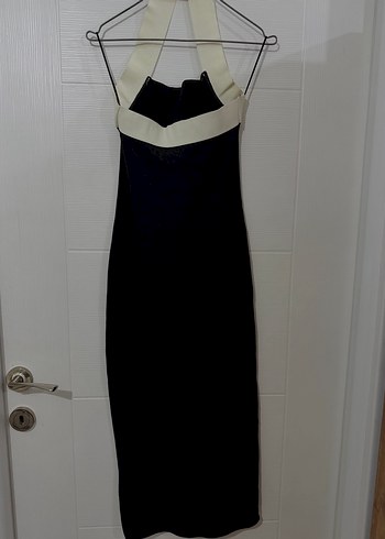 Siyah Beyaz Uzun Halter Yaka Elbise - Görsel 5