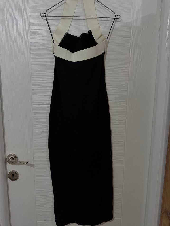 Siyah Beyaz Uzun Halter Yaka Elbise - Görsel 5