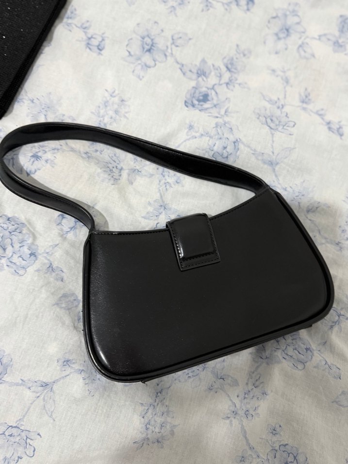 Klasik Siyah Deri Tokalı Kadın Çanta - Görsel 2