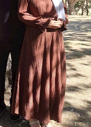 Kahverengi Piliseli Uzun Elbise - Görsel 2