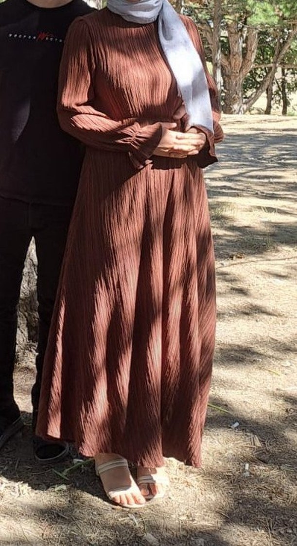 Kahverengi Piliseli Uzun Elbise - Görsel 2