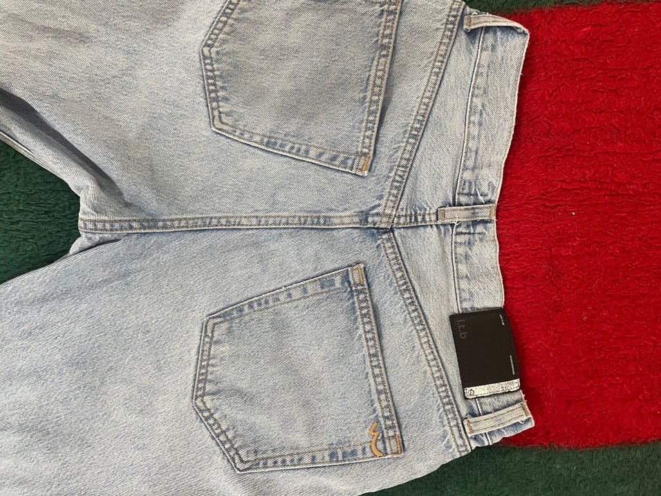 Düğmeli Nakışlı Mavi Denim Kadın Jean - Görsel 2