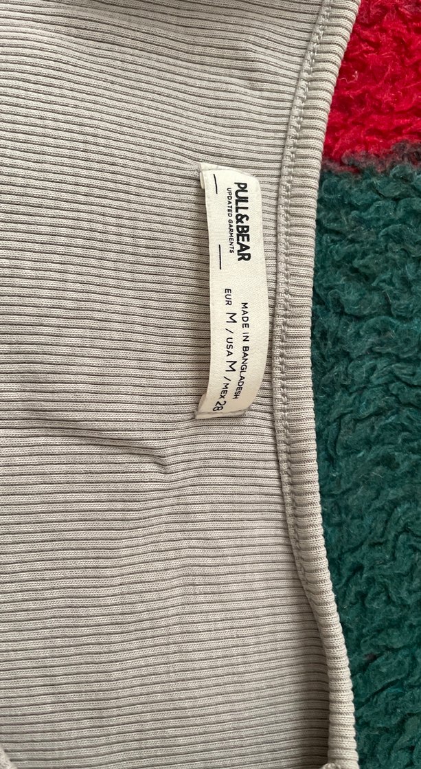 V Yaka Kısa Kollu Gri Kadın Tişört - Görsel 2