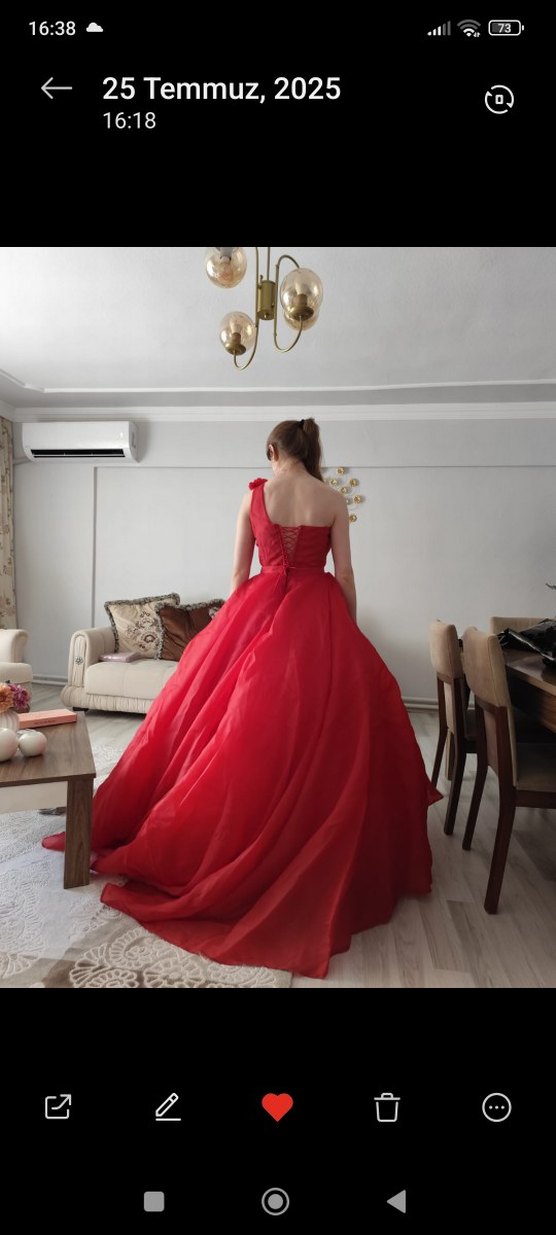 Klasik Şıklık Kırmızı Uzun Tek Omuz Abiye - Görsel 2