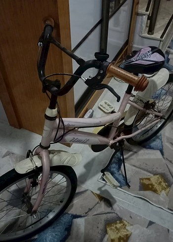 Diğer Pembe İki Tekerlekli Bisiklet