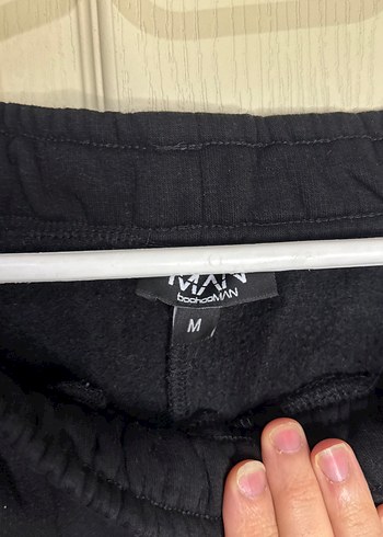 Erkek Siyah Baskılı Rahat Kesim Şort - Görsel 2