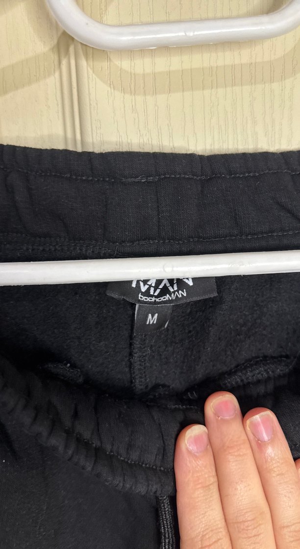 Erkek Siyah Baskılı Rahat Kesim Şort - Görsel 2