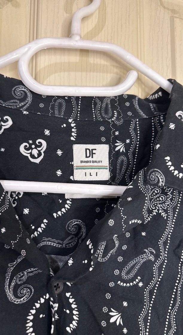 Düğmeli Siyah Desenli Erkek Gömlek - Görsel 2