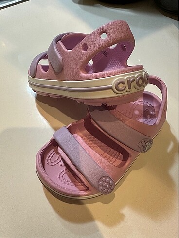 25 Beden Crocs sandalet