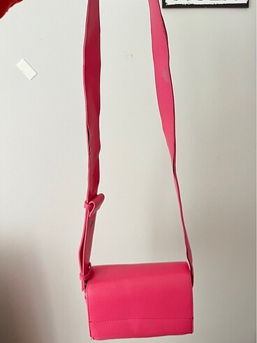 Pembe çanta