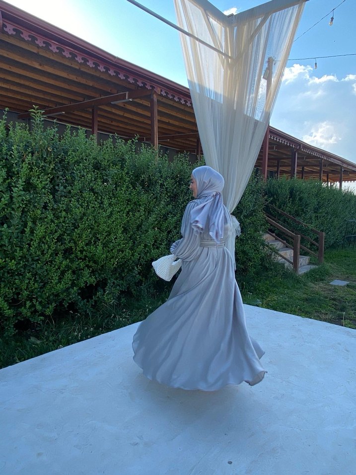 Gri parlak Elbise - Görsel 3