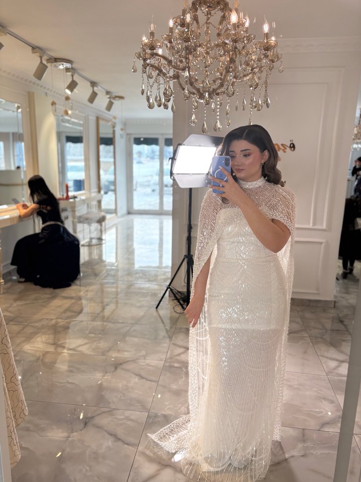 Boncuk İşlemeli Uzun Beyaz Straplez Gelinlik - Görsel 2