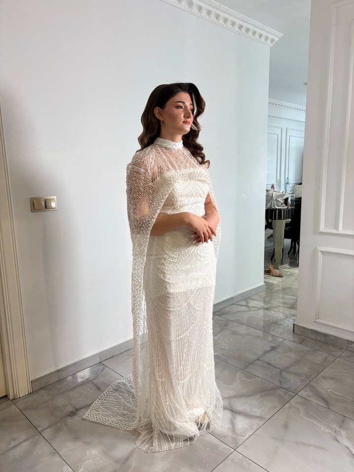 Boncuk İşlemeli Uzun Beyaz Straplez Gelinlik - Görsel 3