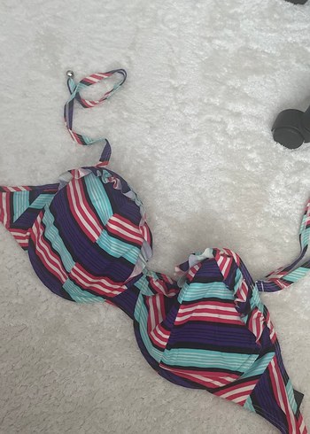 52 Beden Bikini Üstü