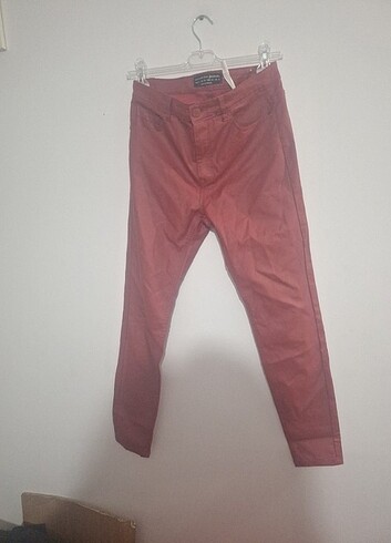 boy 92.bel 75 cm.likralıdır stradivarius