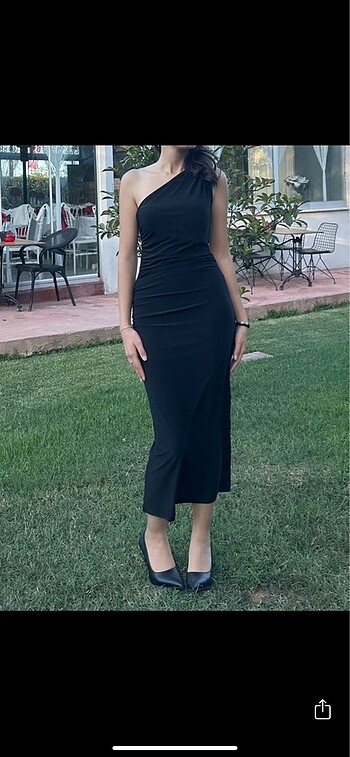 Siyah tek omuz elbise