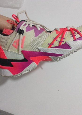Renkli Pembe Desenli Basketbol Ayakkabısı - Görsel 8