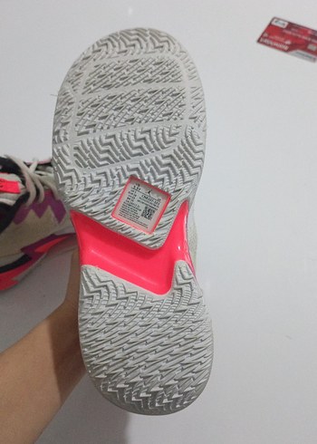 Renkli Pembe Desenli Basketbol Ayakkabısı - Görsel 4