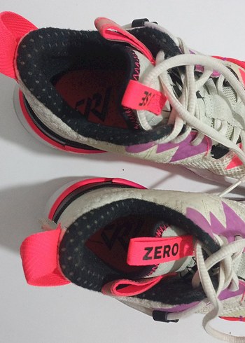 Renkli Pembe Desenli Basketbol Ayakkabısı - Görsel 6